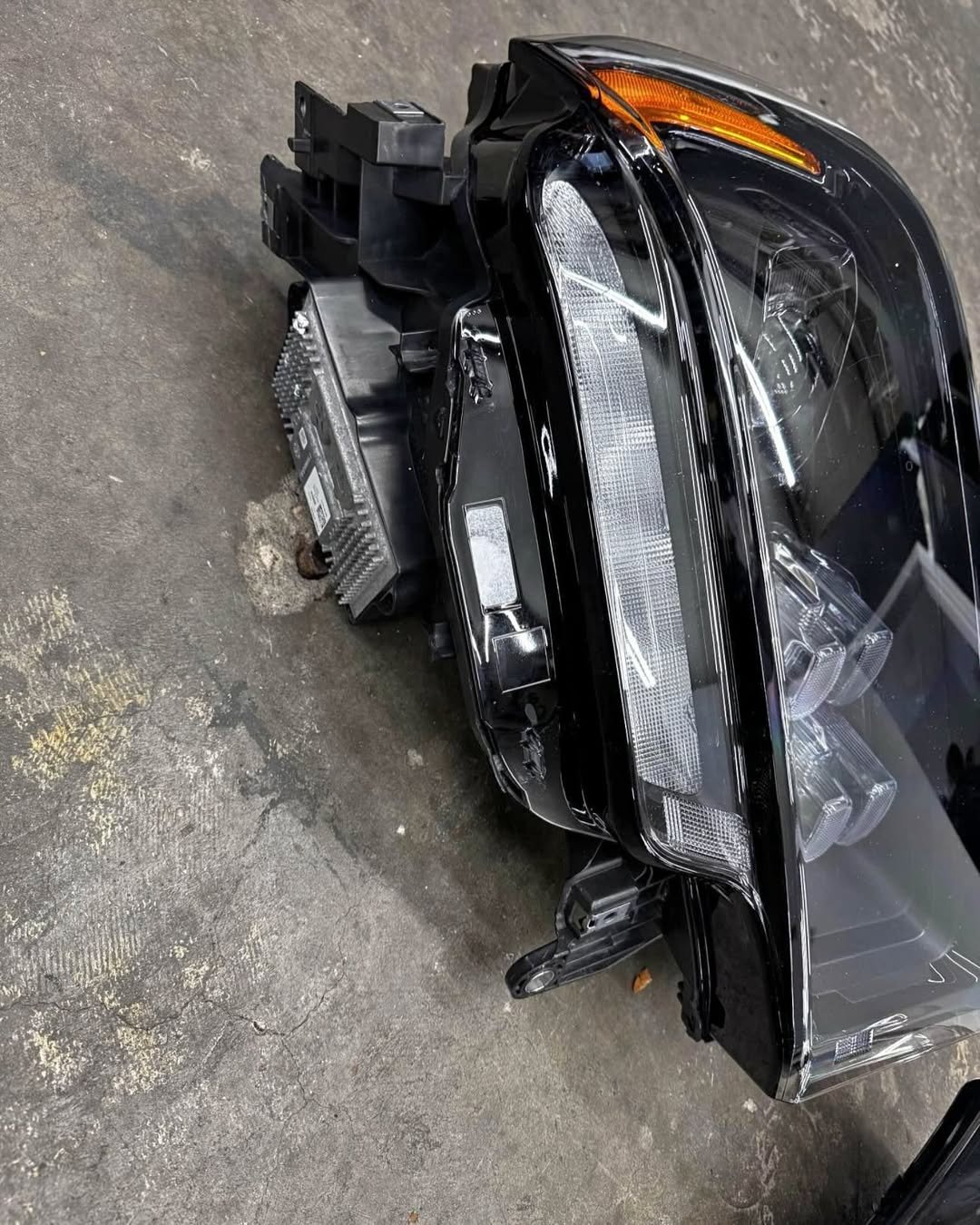 2019-2024 Longhorn/Limited Headlights led (Midnight Edition) - Image 2