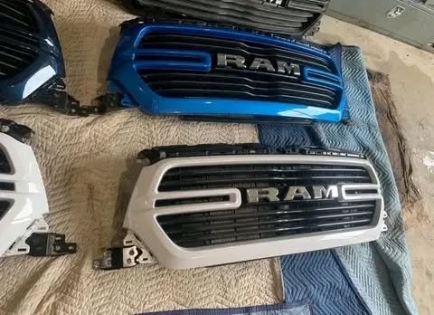 Ram painted grille for 1500 sport laramie longhorn 2019-2022 Grill - Image 7