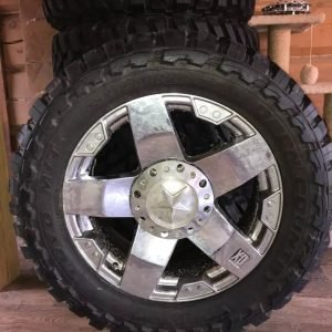 Wheels Selling a new set of five wheels. Toyo m/t Open country 33×12.50xR20