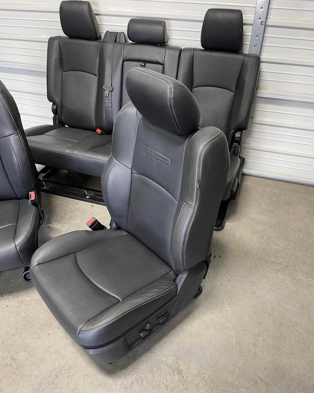 Ram 2500 3500 mega cab black leather Laramie front and rear seats - Image 5