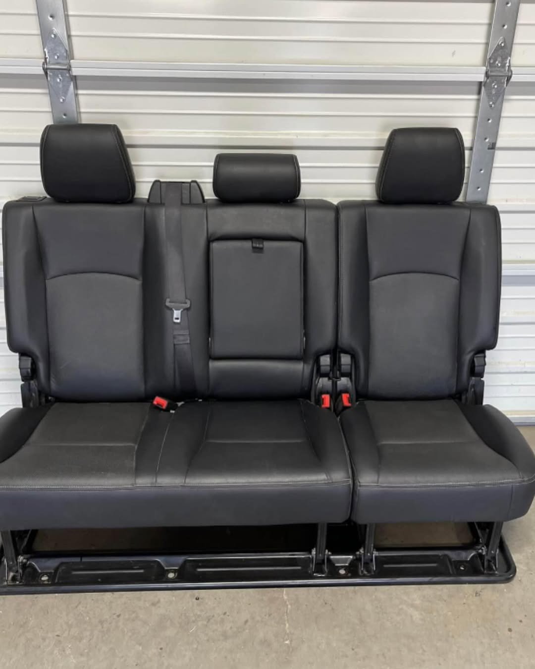 Ram 2500 3500 mega cab black leather Laramie front and rear seats - Image 6