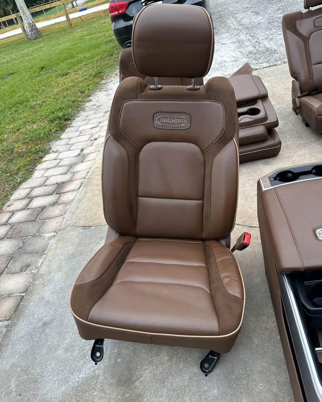 Limited longhorn interior/ seats - Image 10