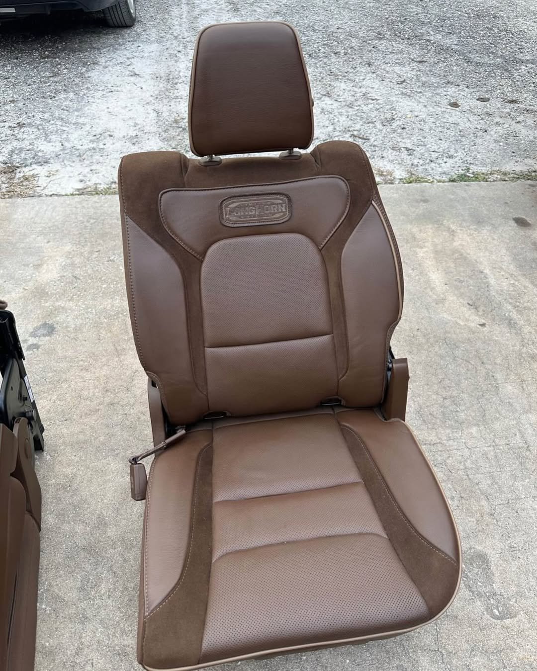 Limited longhorn interior/ seats - Image 9