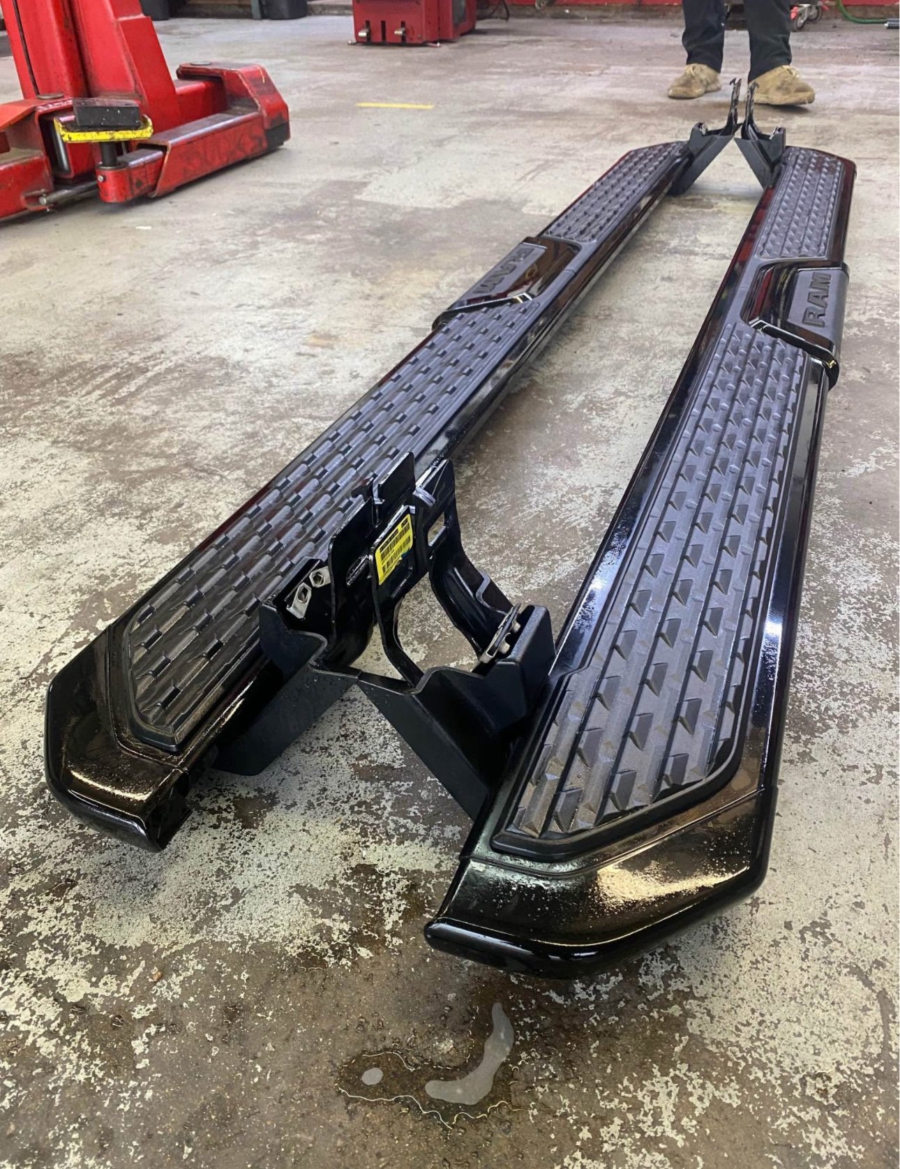 2019-2024 2500/3500 Running Boards - Image 2