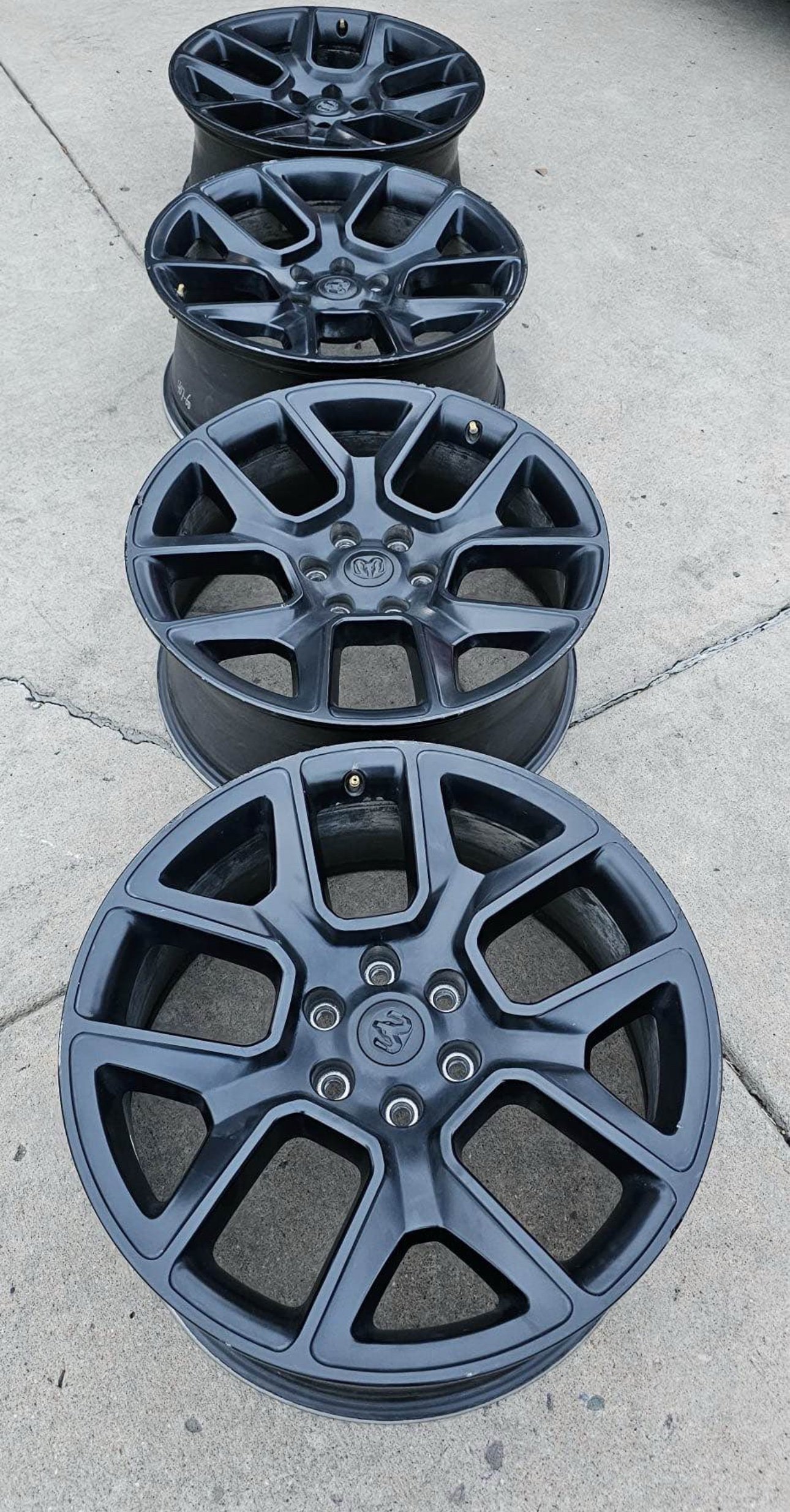 22inch oem black wheels dodge ram 2023 6lugs - Image 3